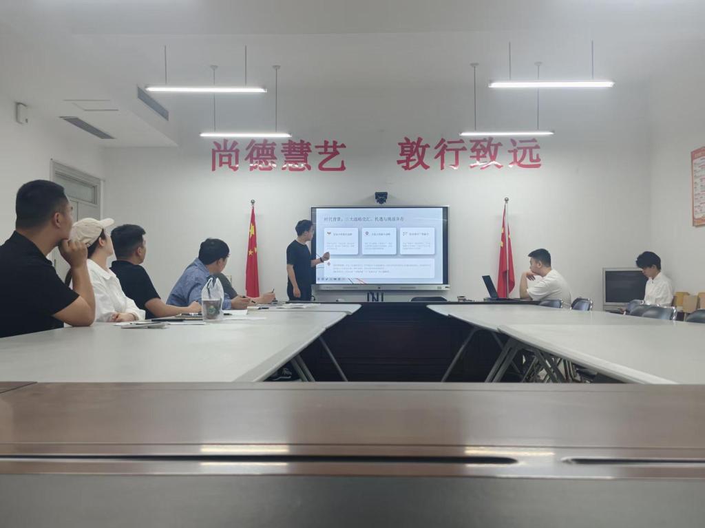 艺心向党绘华章 思政铸魂育新人—美...
